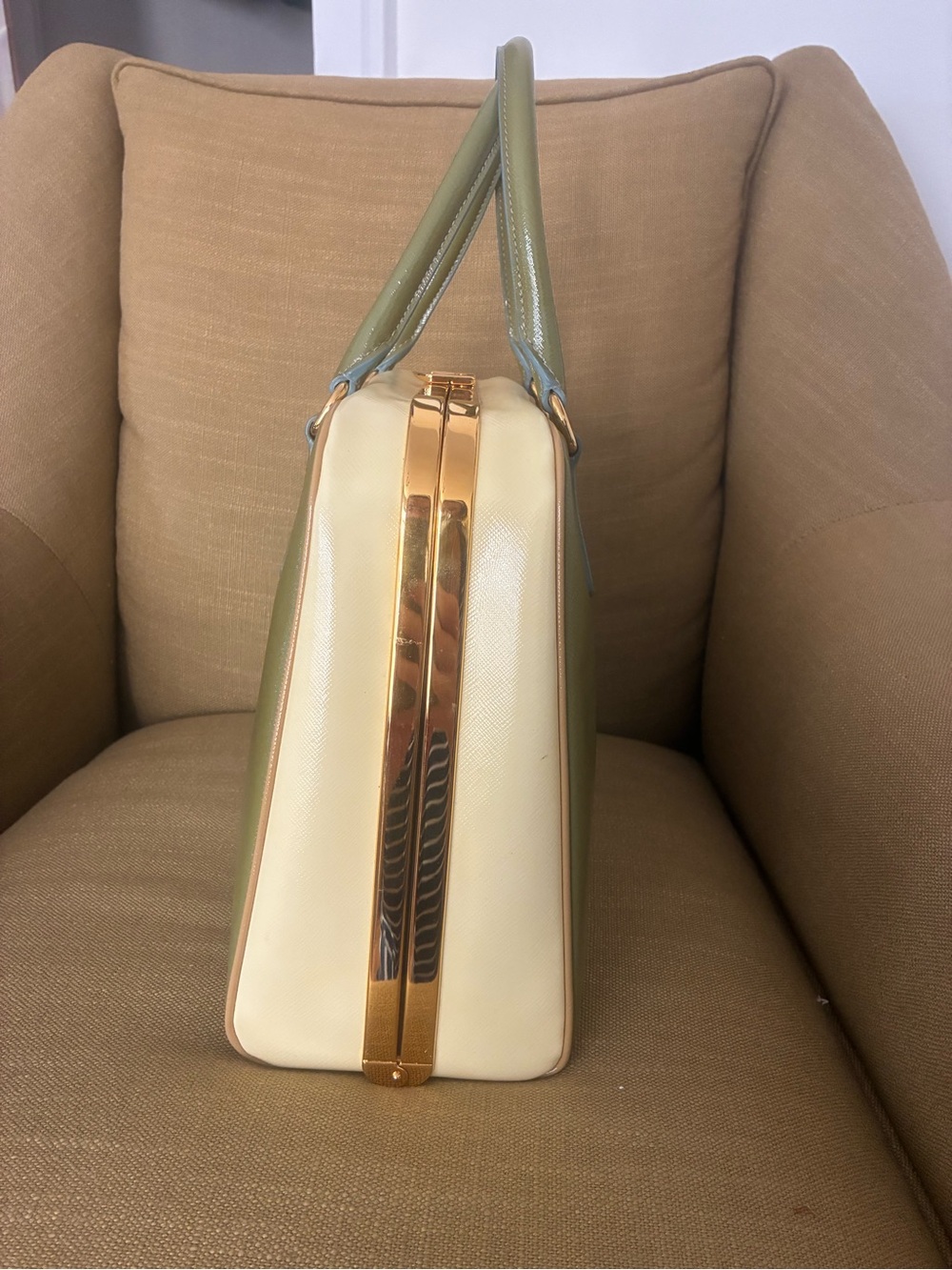 Prada Saffiano Vernice pyramid frame handbag - Picture 5 of 16